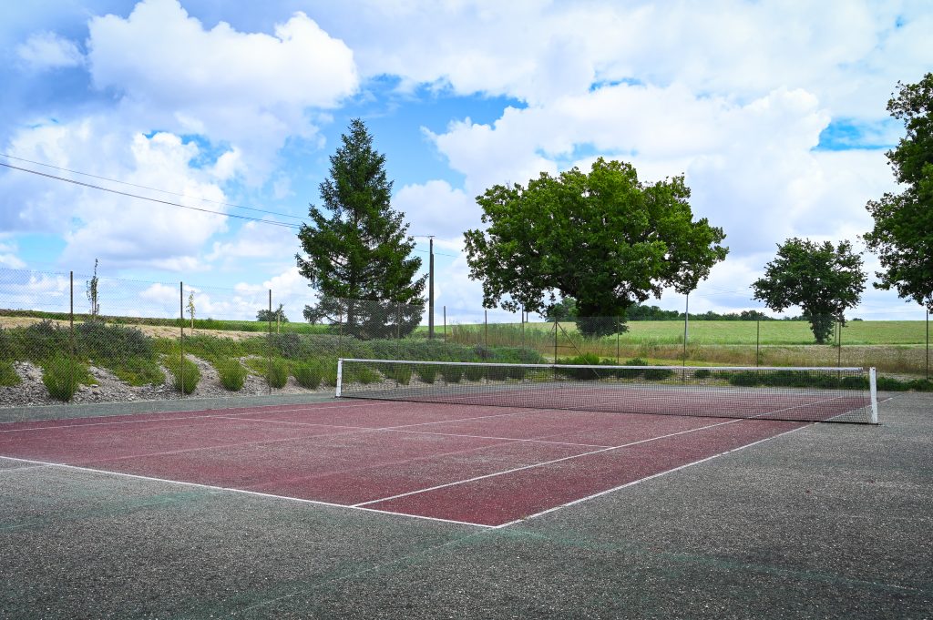 Terrain de Tennis proche du Gite à Marsolan